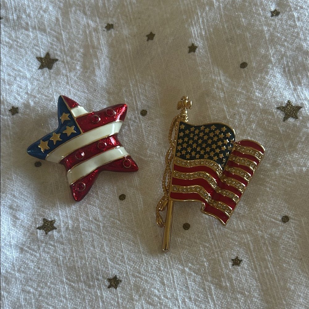 Vintage Monet Brooch American flag
Stamped 9/11 memorial
Star pendant flag